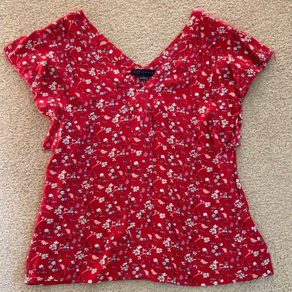 Sanctuary Large flare sleeve V neck top. Red print